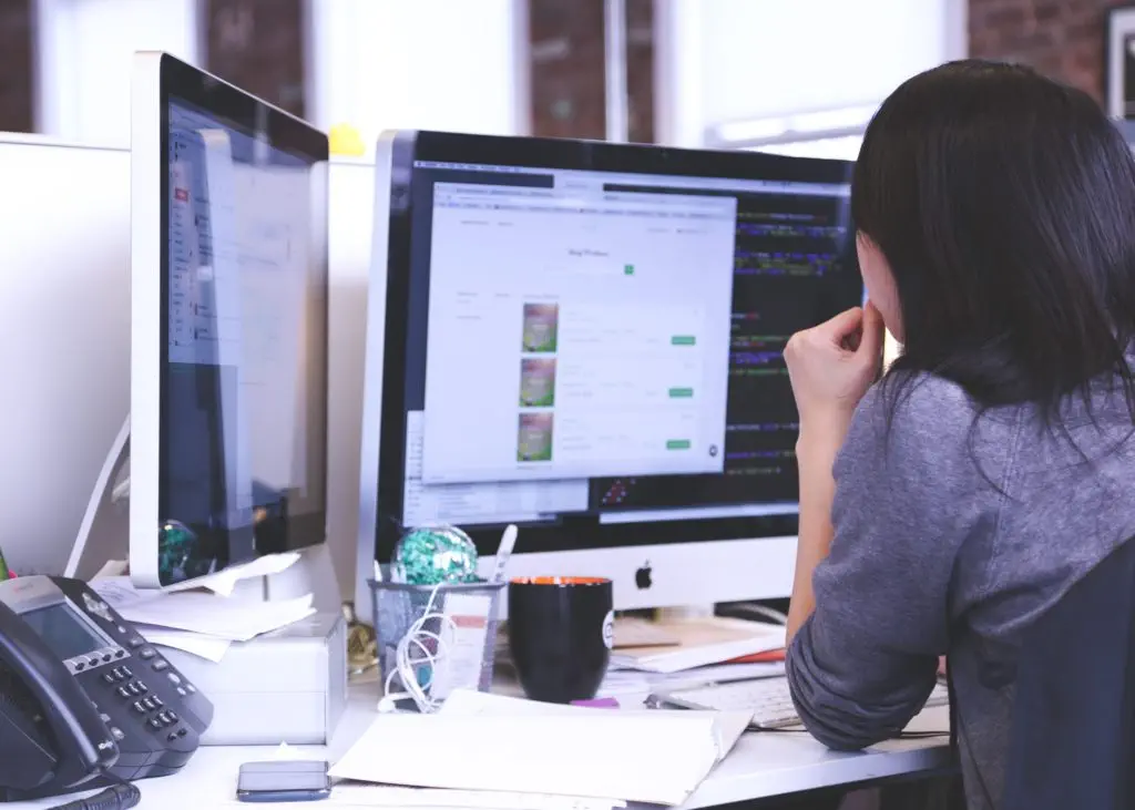 working-woman-person-technology-7375 working-woman-person-technology-7375